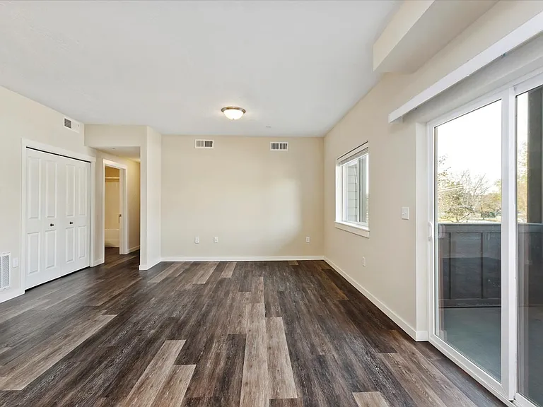 Owyhee Park Apartments — Photo 22