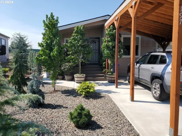 197 Deschutes Ln #127, Roseburg, OR 97471