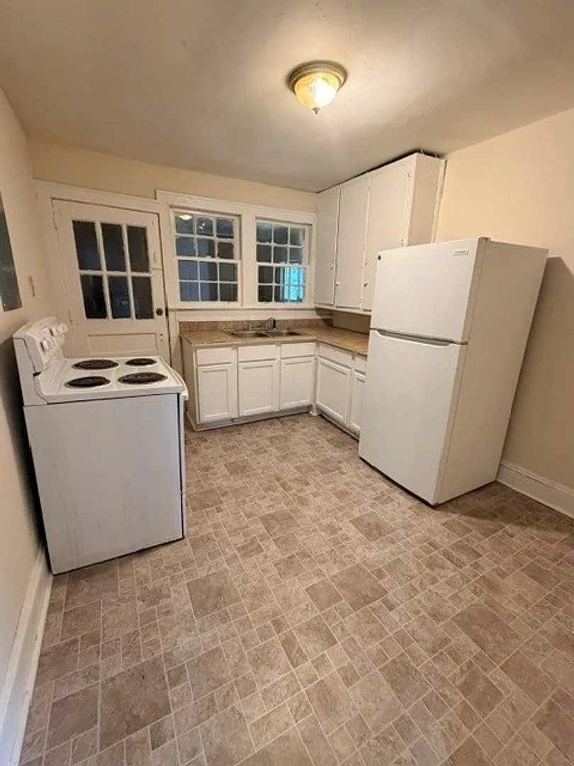 224 Sloan Avenue — Photo 3