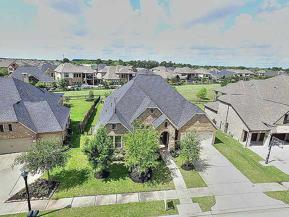 2nd image of 23 Wyndehaven Lakes Dr