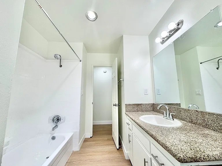 Benton Apartments — Photo 11