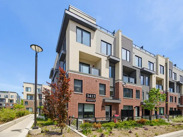 3415 Ridgeway Dr #15, Mississauga, ON L5L 0B9