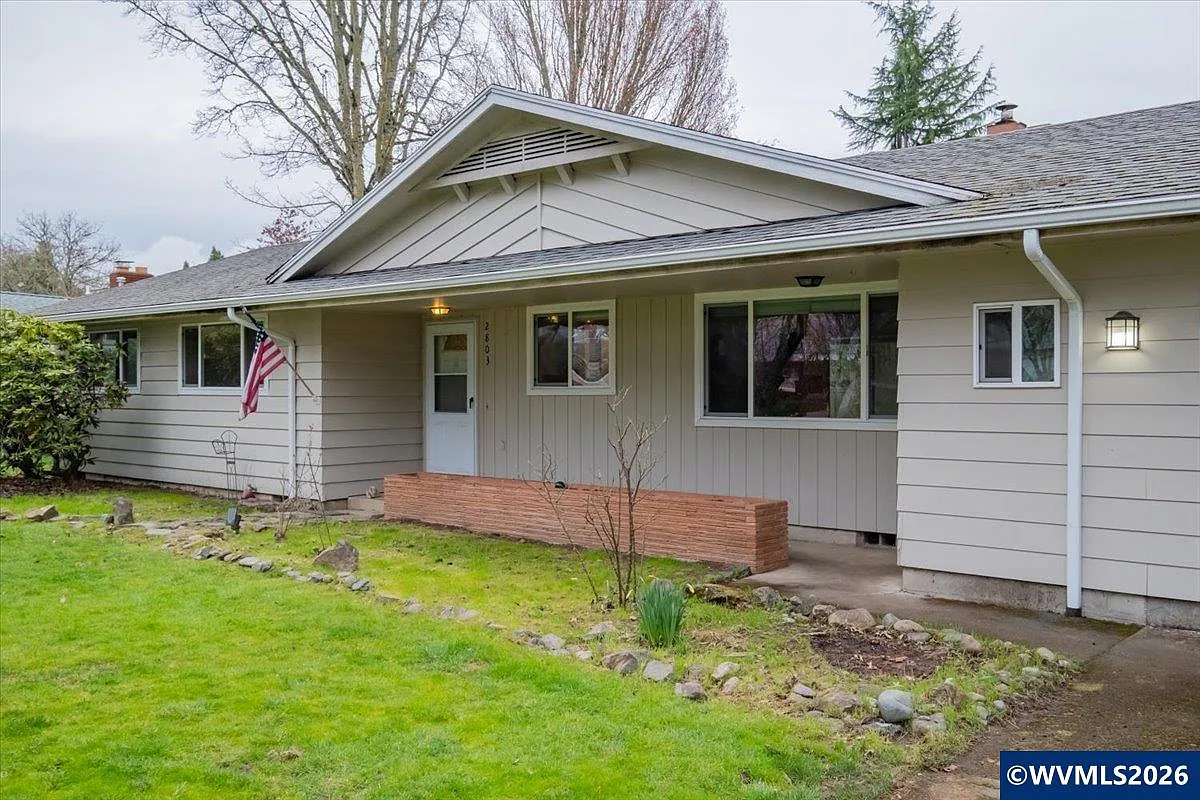 2803 Columbus St SE photo 1