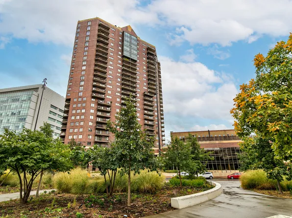 300 Walnut St #1907, Des Moines, IA 50309