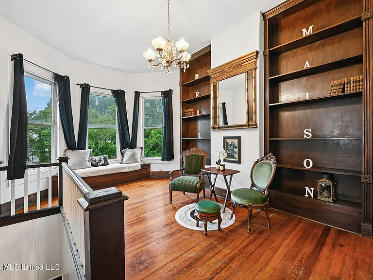102 W Myrtle St — Photo 7