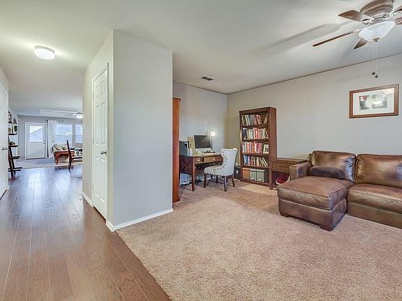 5th image of 1228 Foxglove Ln