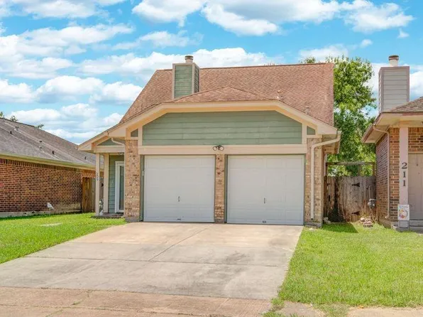 209 Almond Dr, Lake Jackson, TX 77566