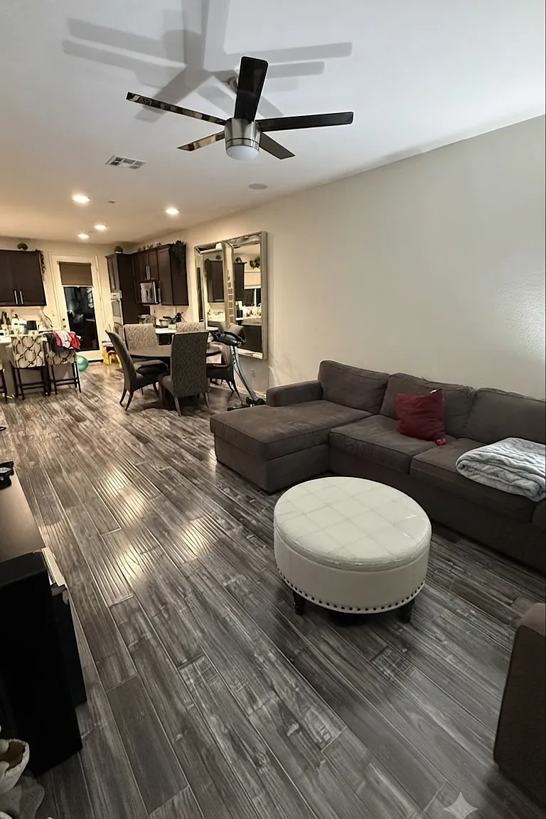 4 bed, 2010 sqft, $4,200 — Photo 2