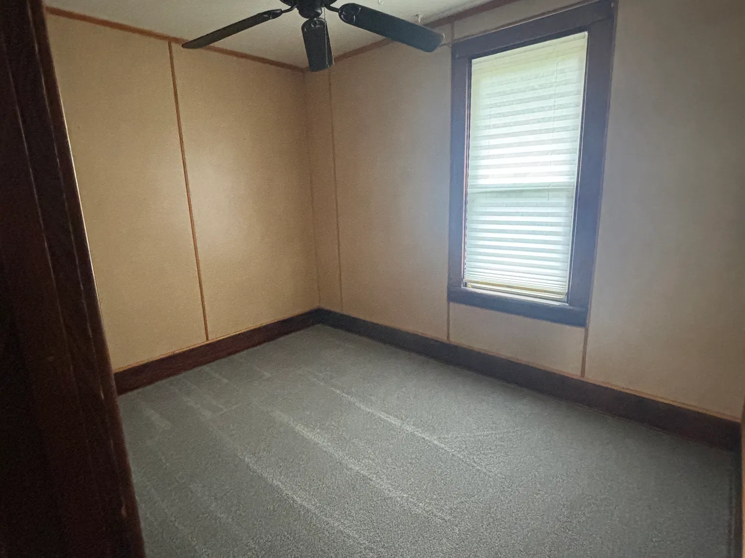 4 bed, 1.5 bath, 2200 sqft, $1,995 — Photo 3
