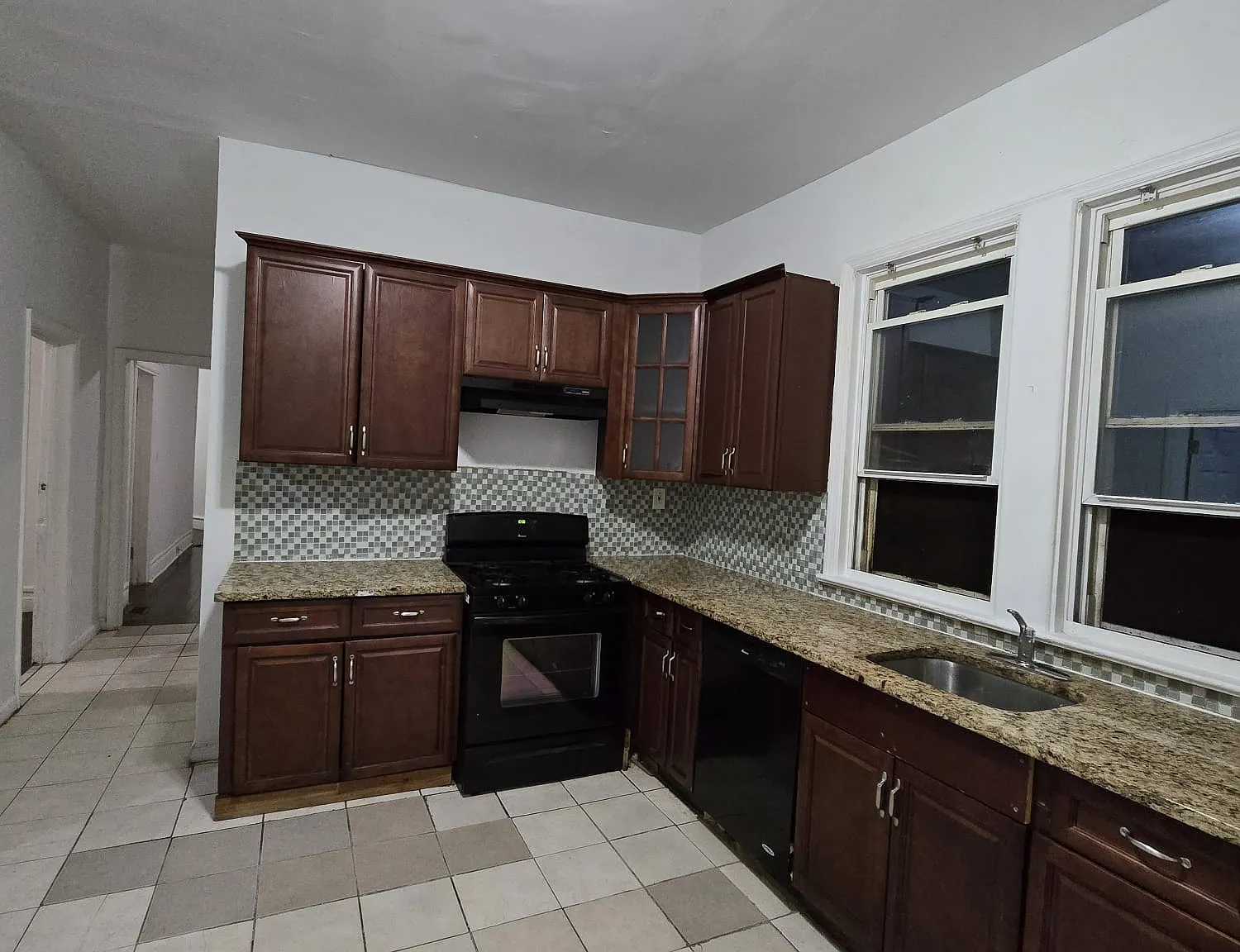 4 bed, $2,100 — Photo 1