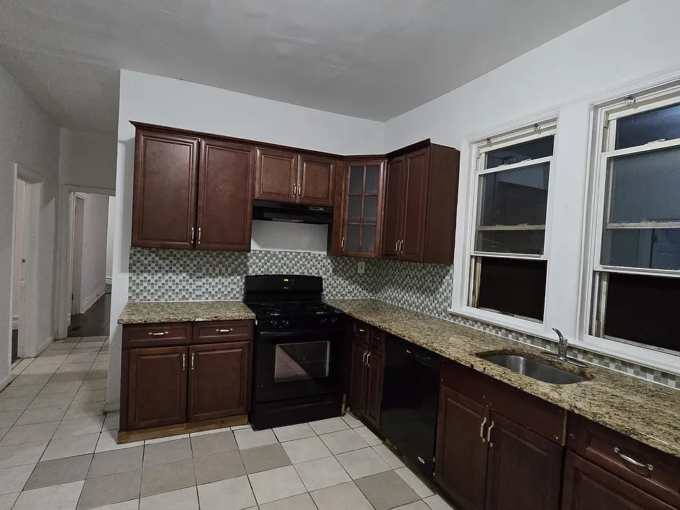 43 Treacy Ave #1