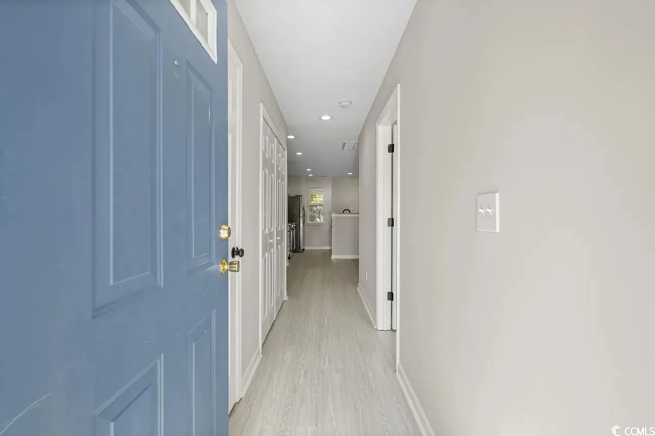 3 bed, 3.5 bath, 1500 sqft, $1,800 — Photo 2