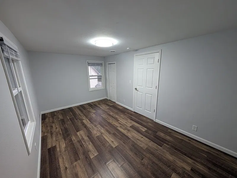 1103 E Main St — Photo 4