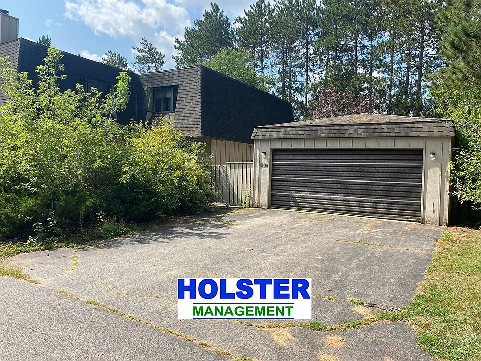 4PLEX-1801 E Crabtree Dr