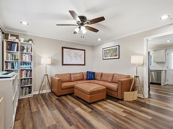 4th image of 501 Hickory Ln