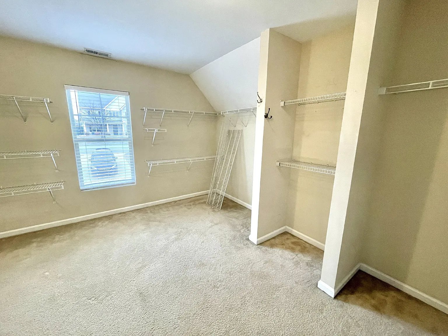 4 bed, 3.0 bath, 3000 sqft, $2,100 — Photo 4