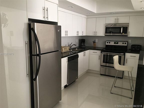 4th image of 19370 Collins Ave APT 512