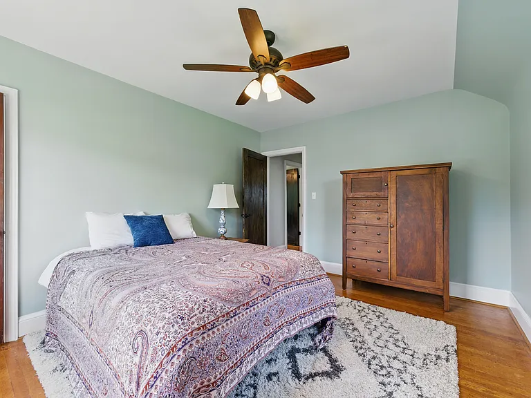 5010 Gosnold Ave — Photo 44