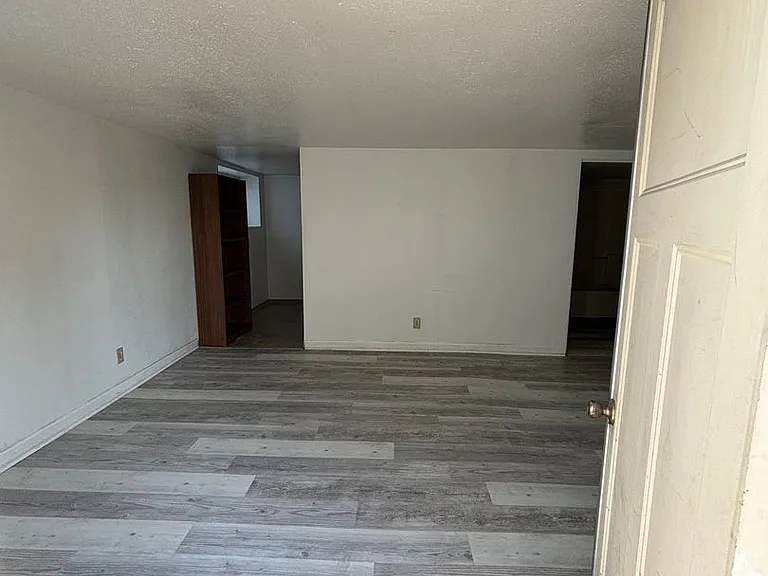 226 N Line St — Photo 11