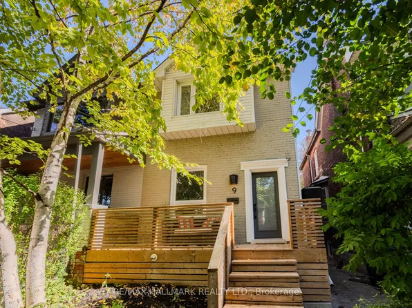 9 Prust Ave, Toronto, ON M4L 2M7
