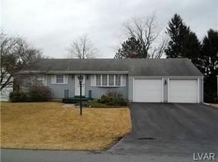 1425 Roselawn Dr, Bethlehem, PA 18017