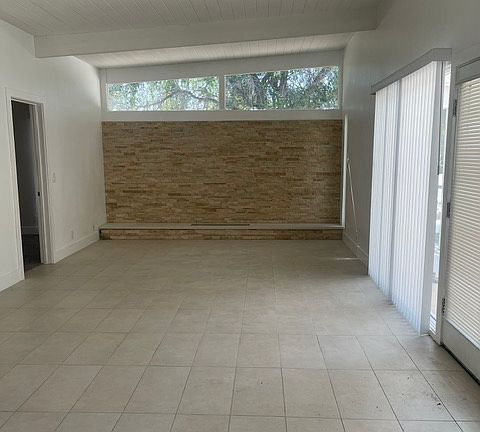 3rd image of 2183 N Starr Rd