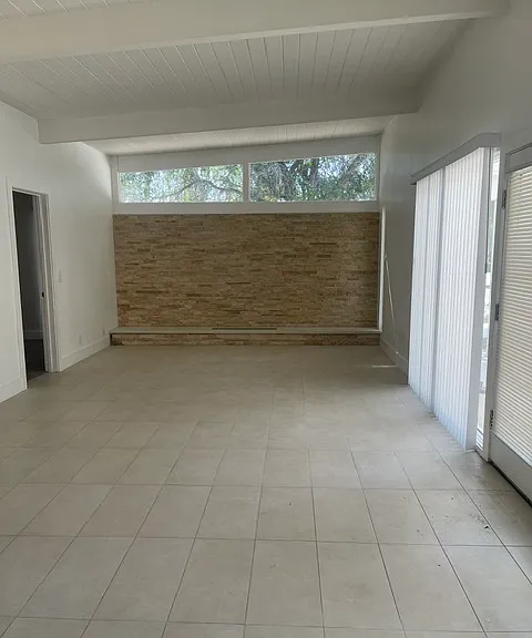 2183 N Starr Rd — Photo 3
