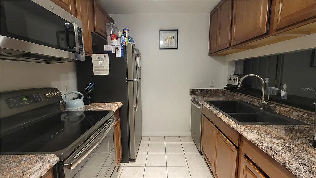 4 bed, 4.0 bath, 1177 sqft, $2,000 — Photo 4