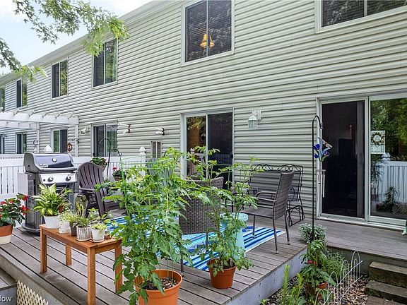3rd image of 306 Deepwood Dr