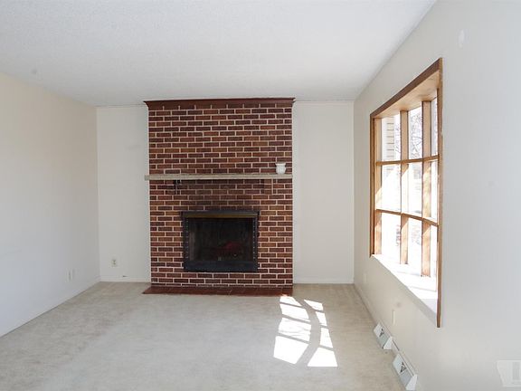2nd image of 5875 Lynmar Dr
