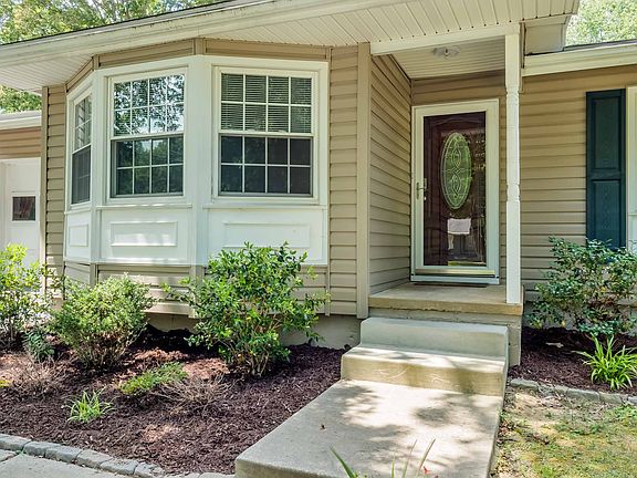 4th image of 44168 Saint Andrews Ln