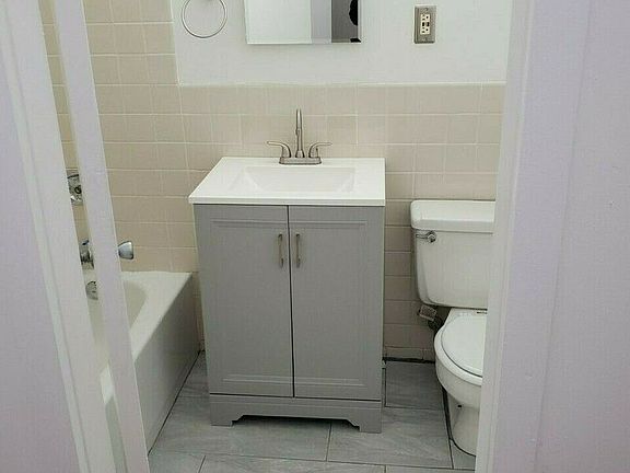 5th image of 3 Hanover Sq APT 12