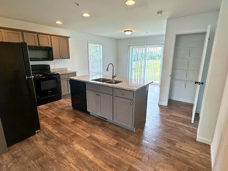 429 Masonic Dr — Photo 6