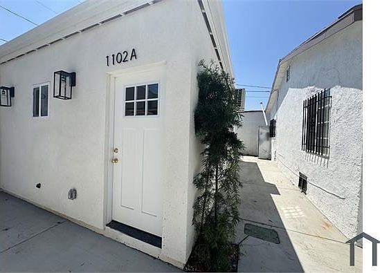 1st image of 1100 W 89th St