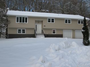 60 Stag Ln, Trumbull, CT 06611
