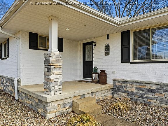 4th image of 1067 Mount Vernon Rd