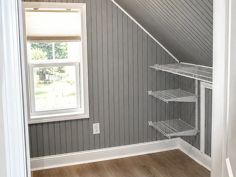 Guest room walk-in closet