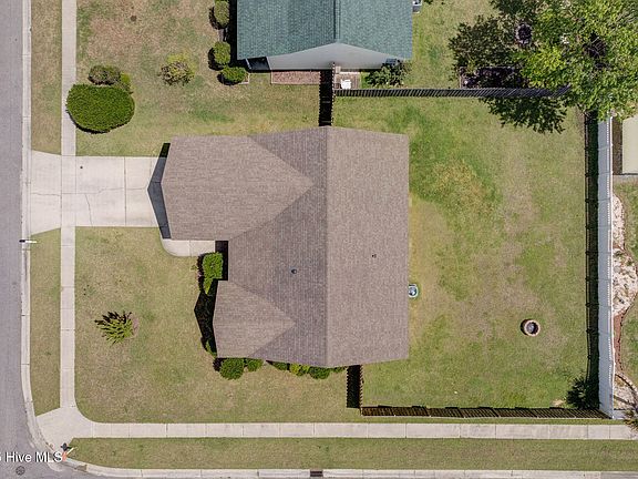 3rd image of 1419 Parkland Way