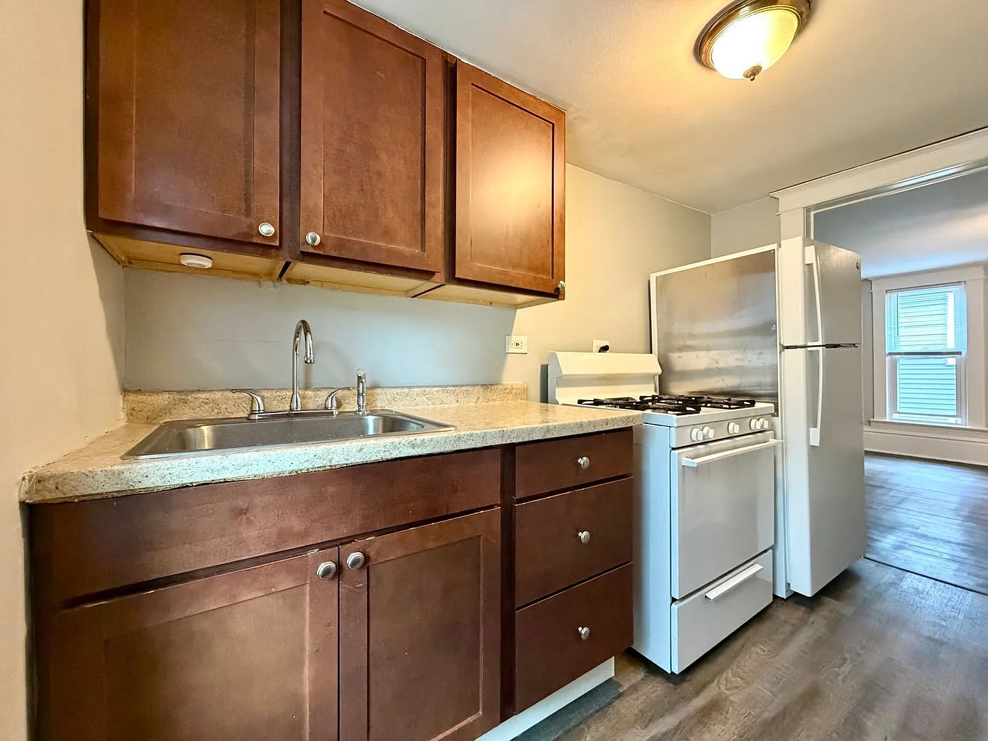 1 bed, 1.0 bath, 400 sqft, $995 — Photo 3