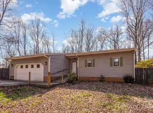 1934 Dove Dr, Charlotte, NC 28214