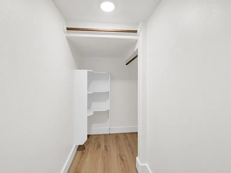 715 Service St #B — Photo 8