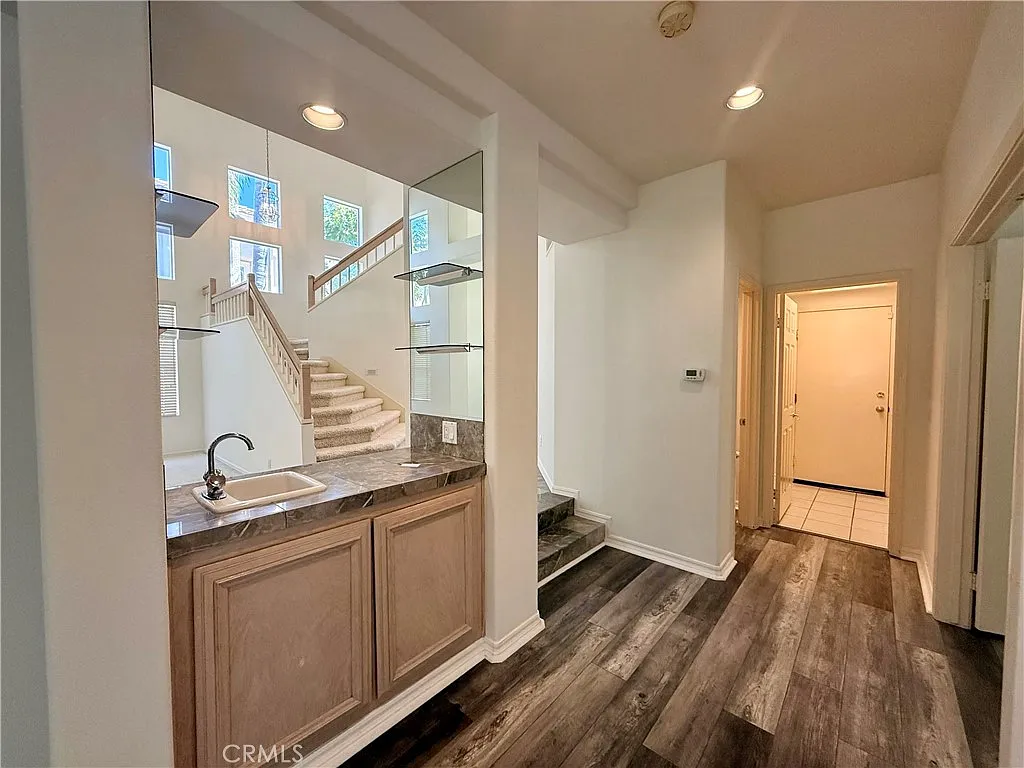 4 bed, 3.5 bath, 2977 sqft, $5,800 — Photo 4
