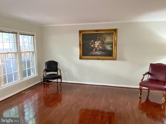 3rd image of 6930 Lafayette Park Dr