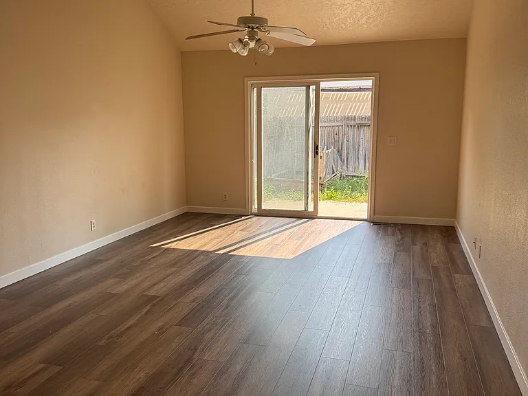 5930 N Bogart Ln — Photo 10