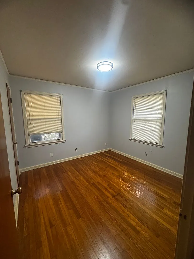 Home located on a quiet Cul-de-Sac — Photo 3