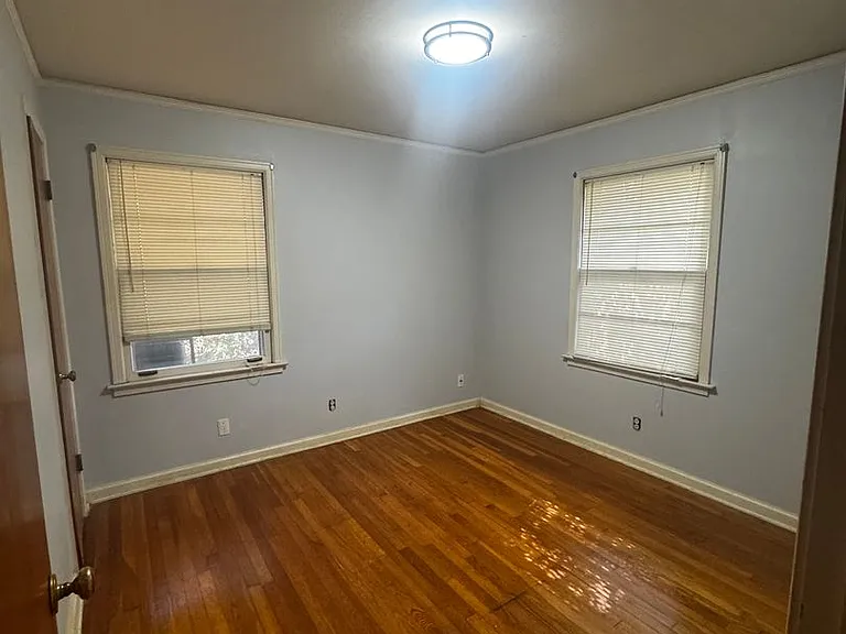 186 E Salem Dr — Photo 3