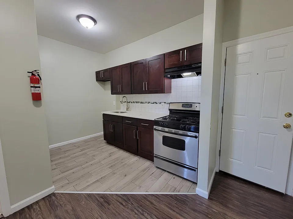 812 Clinton Ave #4A