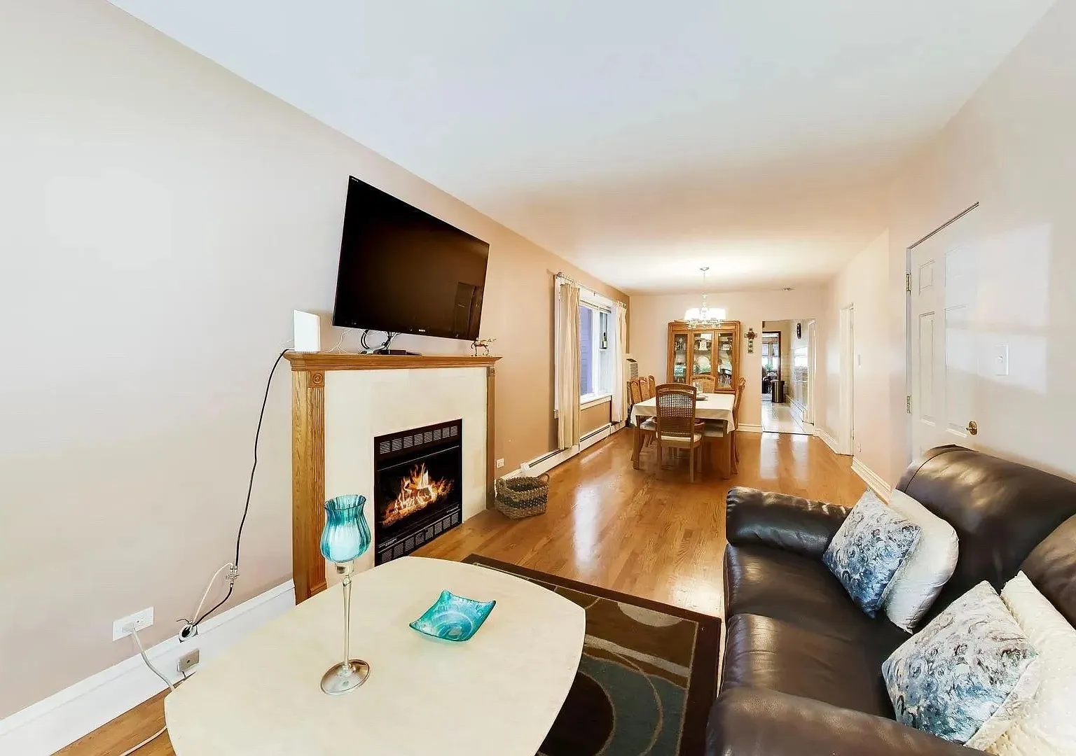 3 bed, 1364 sqft, $2,500 — Photo 3