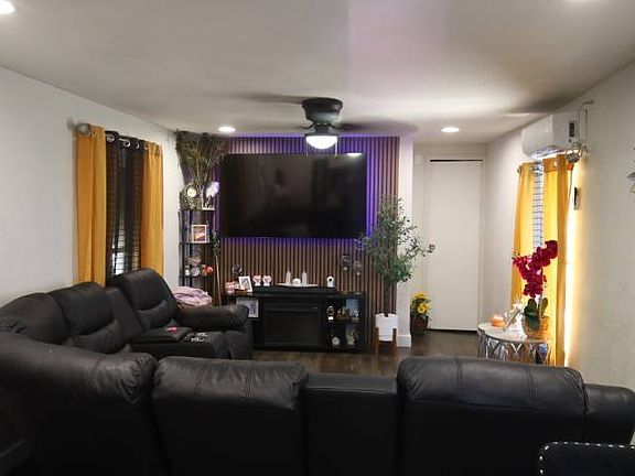 3rd image of 1519 NW 24th St #701