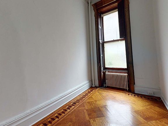 3rd image of 124 E 72nd St #2FN
